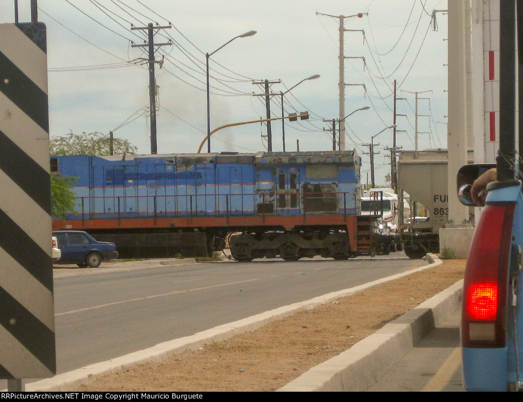 Ferromex C30-S7 Locomotive crossing the street